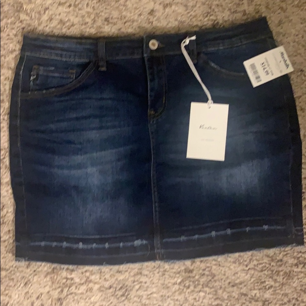 Short denim skirt